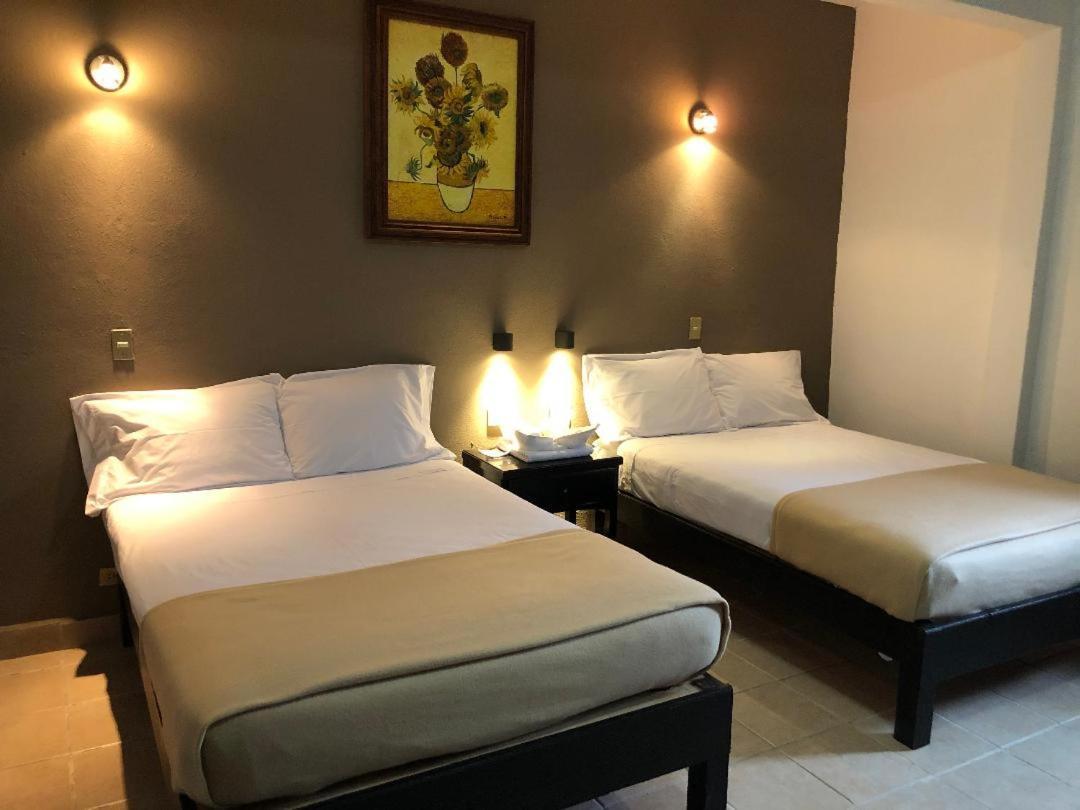 סאן מיגל דה אלנדה Hostel Inn מראה חיצוני תמונה