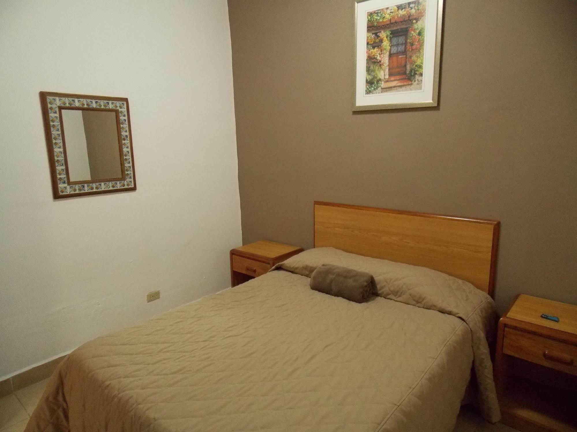 סאן מיגל דה אלנדה Hostel Inn מראה חיצוני תמונה